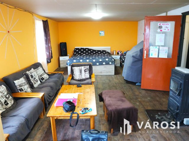 Répcelak központban,2gener.240m2,7szobás,hitelezhető,eladó.
