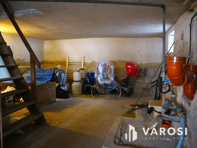 Répcelak központban,2gener.240m2,7szobás,hitelezhető,eladó.